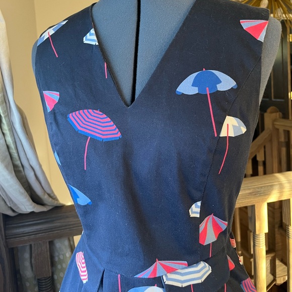 Draper James size 4 novelty fit and flare with pockets! - Picture 2 of 5